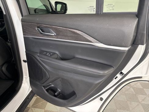 Used 2023 Jeep Grand Cherokee Limited w/ Black Appearance Package image 26