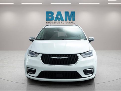 Used 2023 Chrysler Pacifica Limited FWD image 7