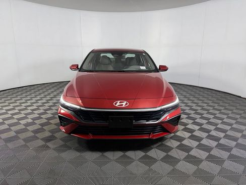 Used 2025 Hyundai Elantra Hybrid FWD image 5