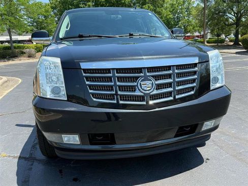 Used 2010 Cadillac Escalade Luxury AWD/4WD image 3