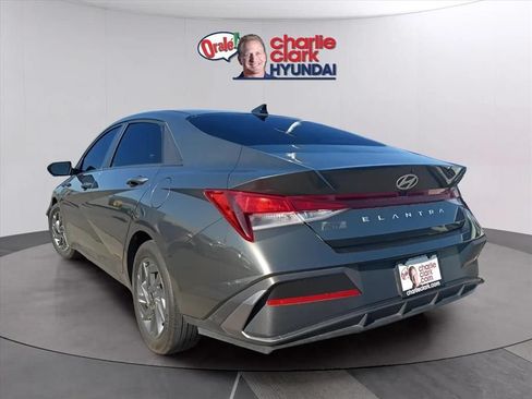 Used 2024 Hyundai Elantra SEL FWD image 2