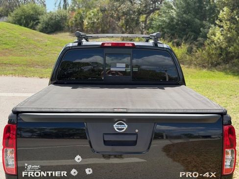 Used 2020 Nissan Frontier PRO-4X w/ Pro-4x Utility Package image 5