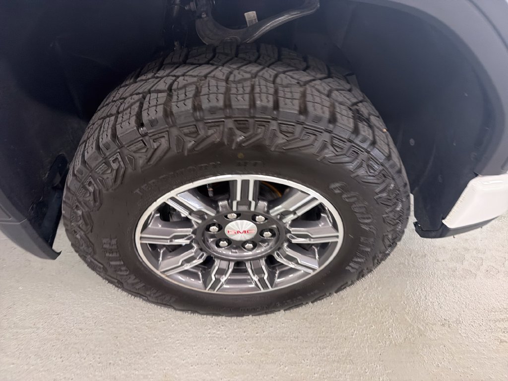 Used 2025 GMC Sierra 1500 AT4 AWD/4WD image 4