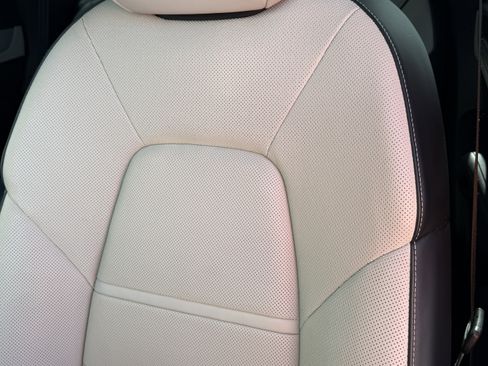 Certified 2024 Porsche Cayenne S image 5