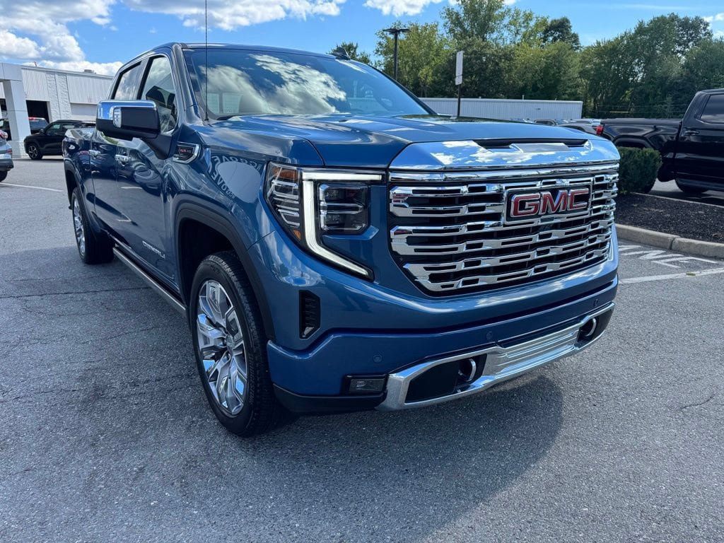Used 2025 GMC Sierra 1500 Denali w/ Denali Reserve Package AWD/4WD image 8