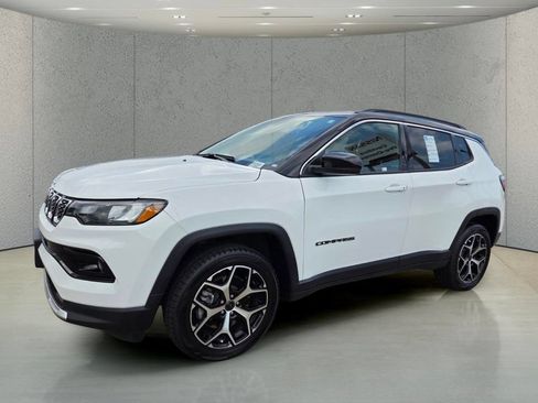 Used 2025 Jeep Compass Limited AWD/4WD image 9