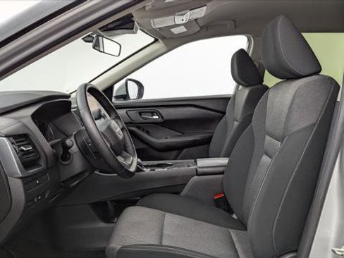 Used 2025 Nissan Rogue SV image 14