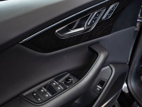 Used 2022 Audi Q8 Premium Plus AWD/4WD image 25