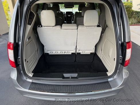Used 2013 Chrysler Town & Country Limited w/ Luxury Group FWD image 85