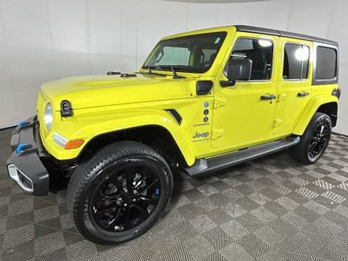 Used 2023 Jeep Wrangler Unlimited Sahara w/ Cold Weather Group AWD/4WD image 6