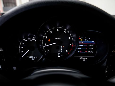 Used 2024 Porsche Macan image 11