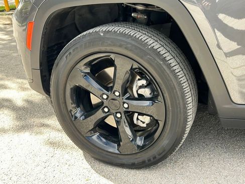 Certified 2023 Jeep Grand Cherokee L Laredo image 27