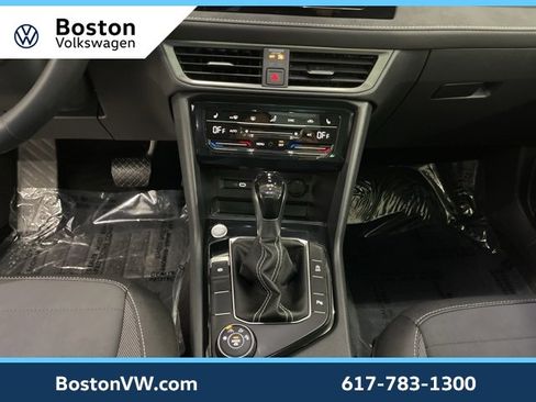 Used 2025 Volkswagen Taos SE image 22