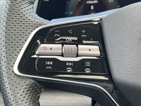 Used 2024 Nissan Ariya AWD image 23