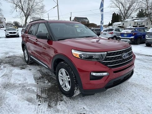 Used 2023 Ford Explorer XLT w/ Equipment Group 202A image 11