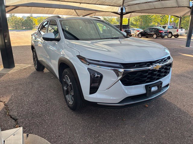 Used 2025 Chevrolet Trax LT w/ LT Convenience Package FWD image 1