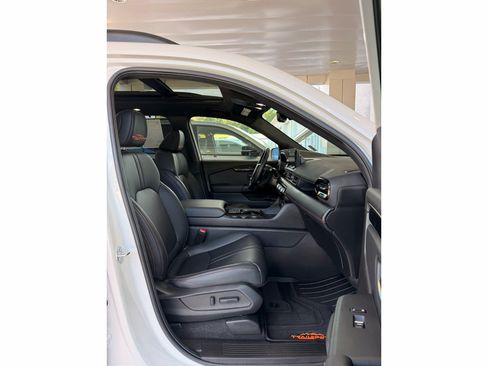 Used 2025 Honda Pilot TrailSport image 19