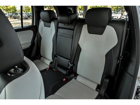 Used 2022 Mercedes-Benz GLB 250 4MATIC image 13