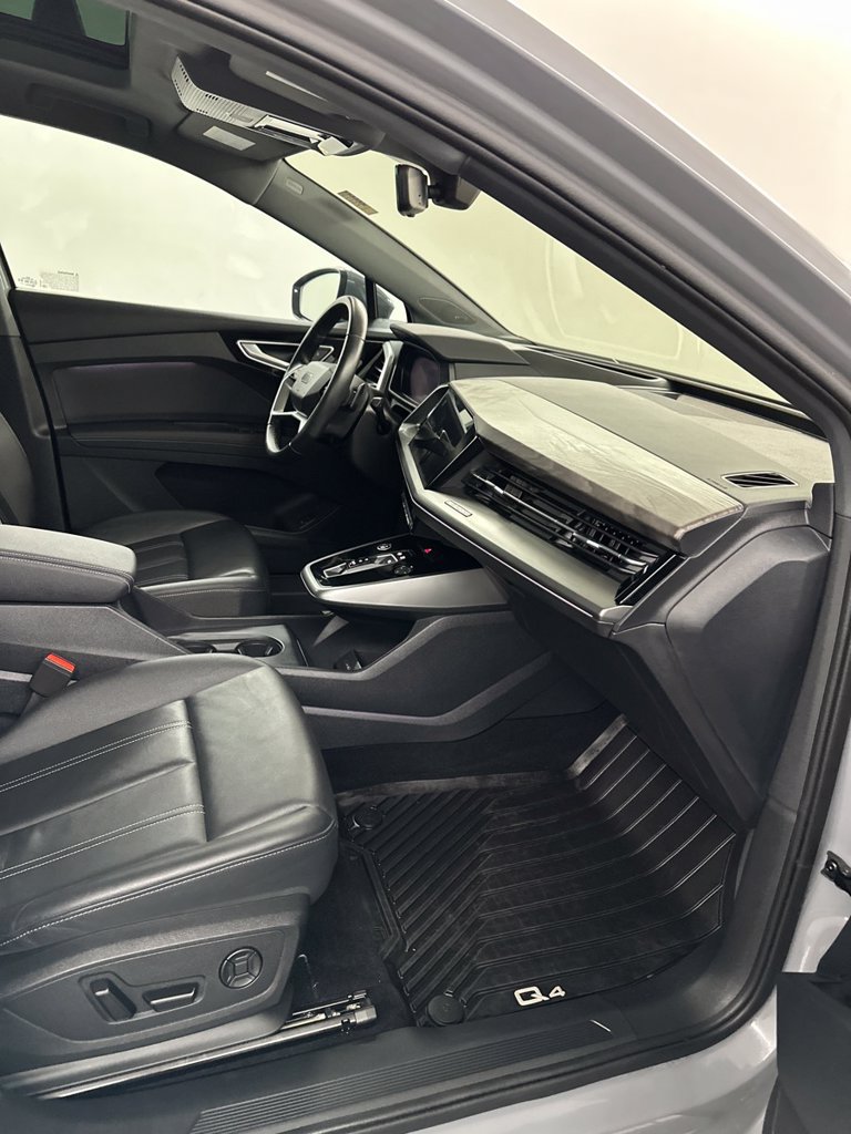 Used 2024 Audi Q4 e-tron Prestige AWD/4WD image 35