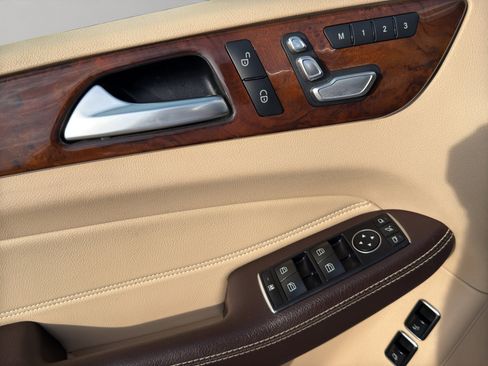 Used 2019 Mercedes-Benz GLS 450 4MATIC image 11