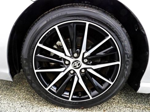 Used 2021 Toyota Camry SE image 18