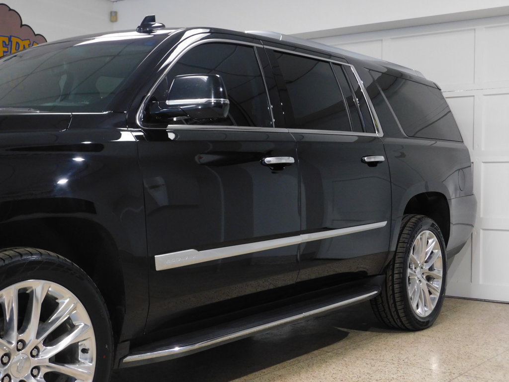 Used 2019 Cadillac Escalade ESV Luxury AWD/4WD image 16