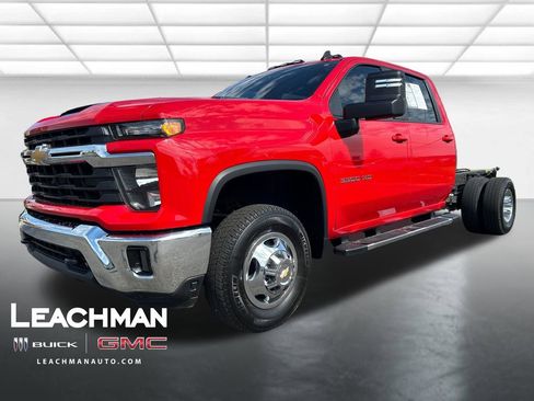 Used 2024 Chevrolet Silverado 3500 LT w/ Convenience Package image 8