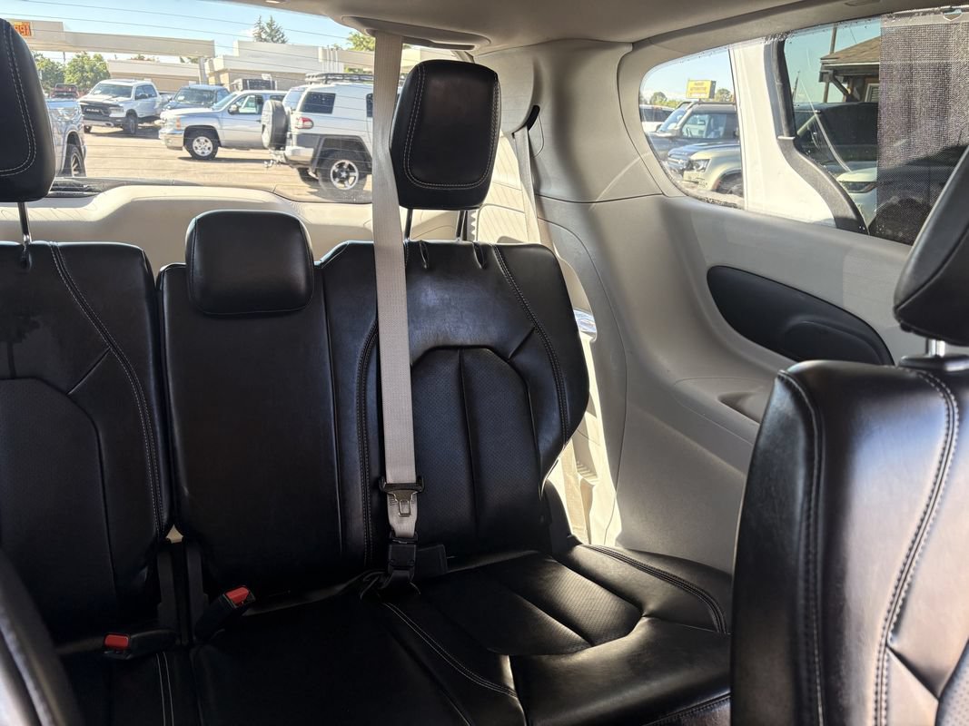 Used 2024 Chrysler Pacifica Touring-L FWD image 21