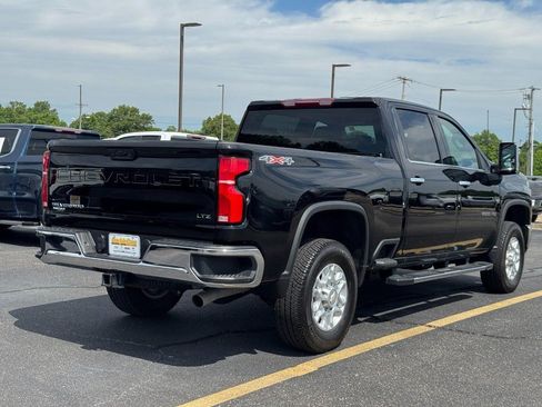 Used 2026 Chevrolet Silverado 2500 LTZ AWD/4WD image 3