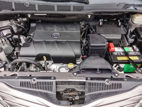 Used 2015 Toyota Sienna LE FWD image 26