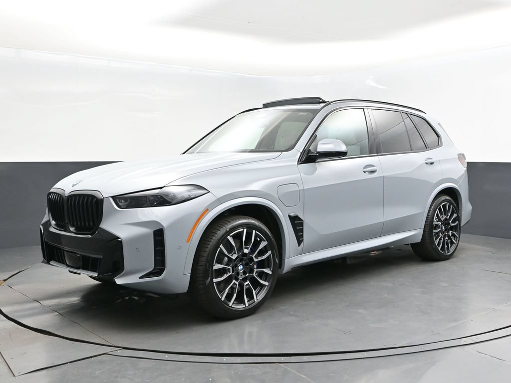 Used 2026 BMW X5 xDrive50e w/ M Sport Package AWD/4WD image 3