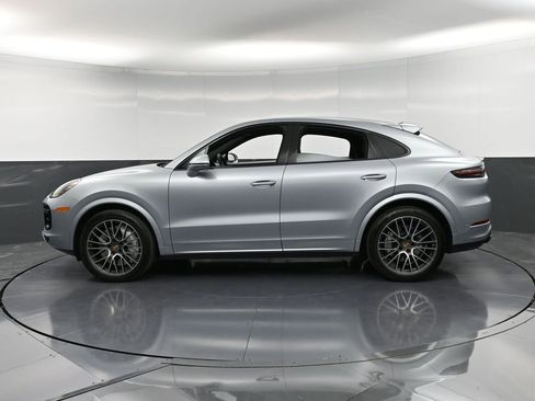 Certified 2022 Porsche Cayenne Turbo AWD/4WD image 2