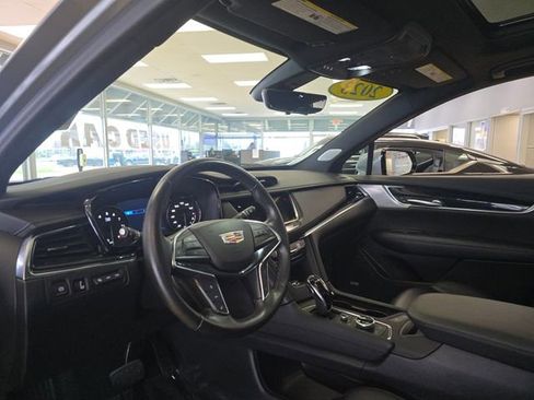 Used 2023 Cadillac XT5 Premium Luxury w/ Technology Package AWD/4WD image 11