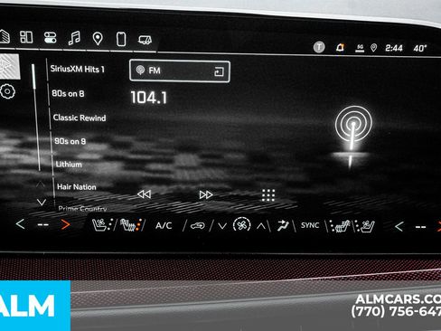 Used 2025 Chevrolet Traverse RS image 41