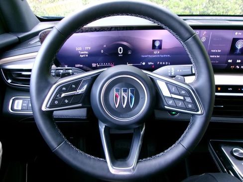 Used 2025 Buick Enclave Preferred w/ Power Package image 9