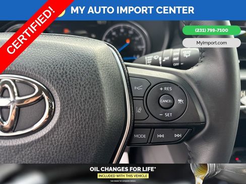 Used 2024 Toyota Venza LE image 16