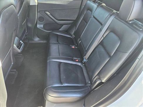 Used 2021 Tesla Model Y Long Range image 19