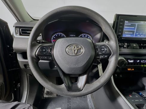 Used 2020 Toyota RAV4 LE FWD image 17