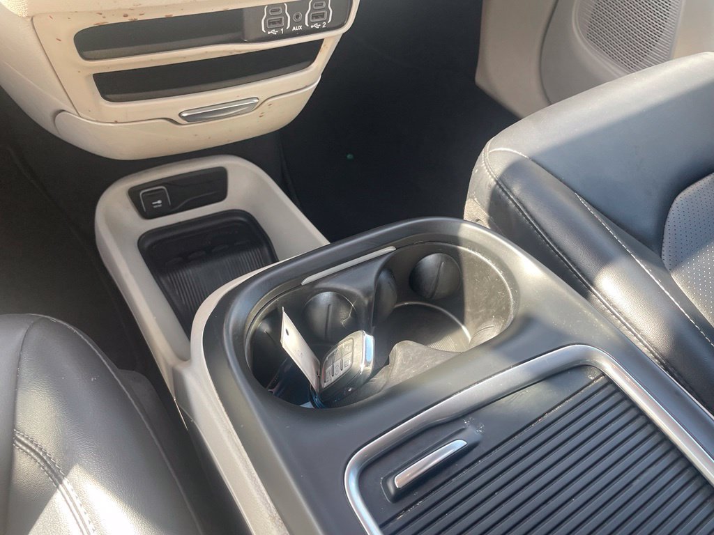 Used 2024 Chrysler Pacifica Touring-L FWD image 22