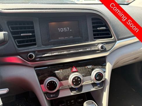 Used 2019 Hyundai Elantra SE FWD image 9