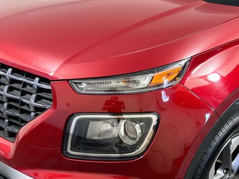 Used 2025 Hyundai Venue SEL FWD image 11