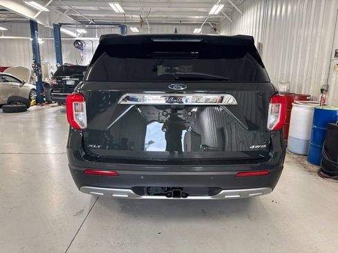 Used 2022 Ford Explorer XLT w/ Equipment Group 202A AWD/4WD image 10