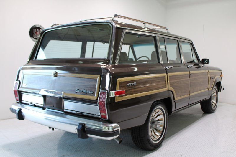 Used 1987 Jeep Grand Wagoneer AWD/4WD image 5