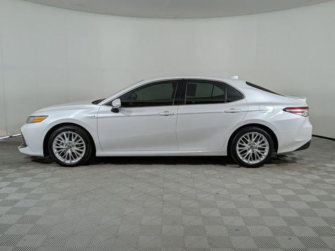 Used 2020 Toyota Camry XLE FWD image 6