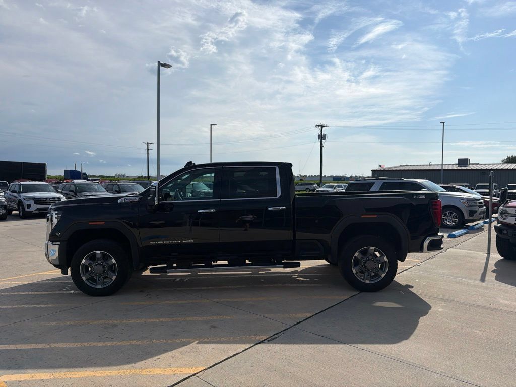Used 2025 GMC Sierra 2500 SLT AWD/4WD image 4
