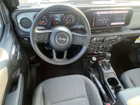 New 2025 Jeep Gladiator Sport image 8