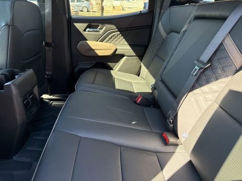 Used 2024 GMC Canyon Denali image 16