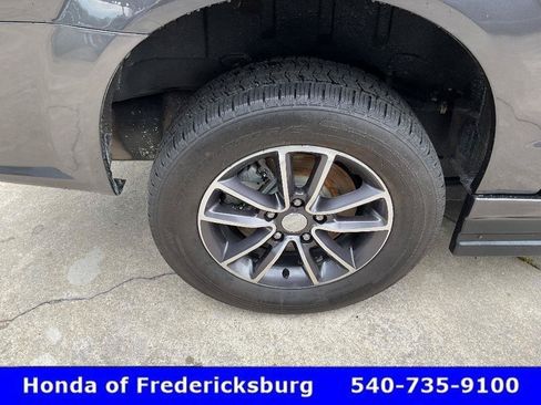 Used 2017 Dodge Grand Caravan SXT FWD image 11