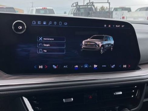 Used 2025 Chevrolet Suburban Z71 image 40