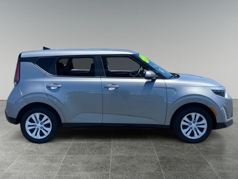 Used 2025 Kia Soul LX FWD image 6